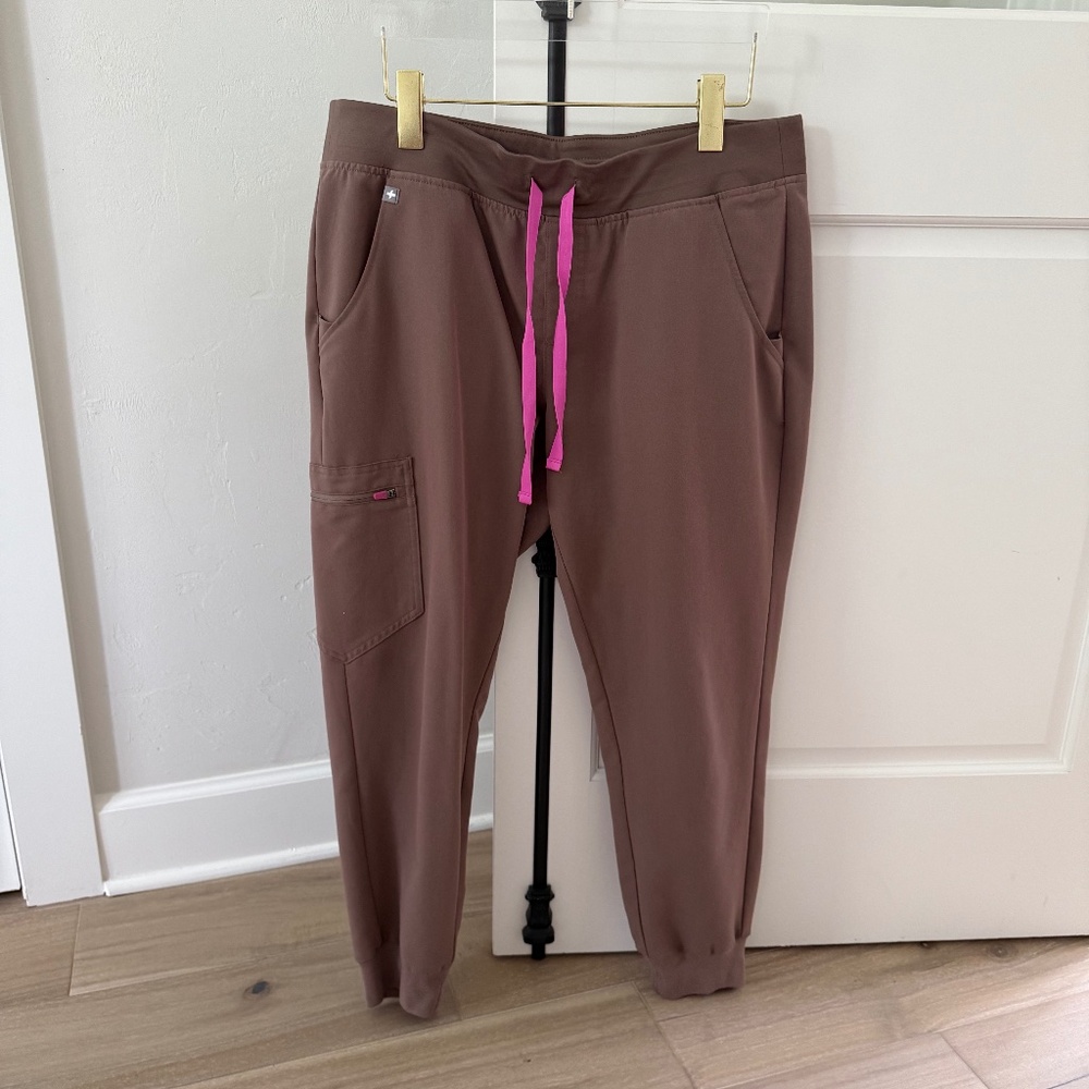 FIGS Zamora SMOKEY TAUPE Jogger Scrub Pants - Size Large Petite